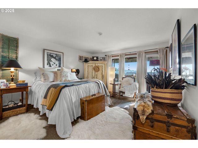 353 N BREAKER POINT Dr, Cannon Beach, OR 97110