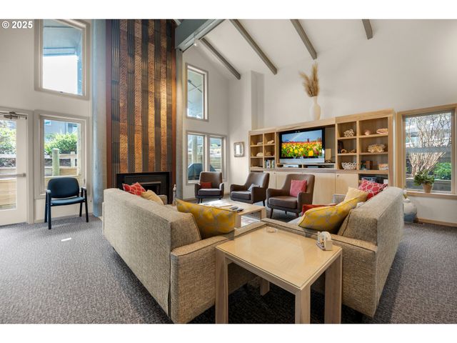 353 N BREAKER POINT Dr, Cannon Beach, OR 97110