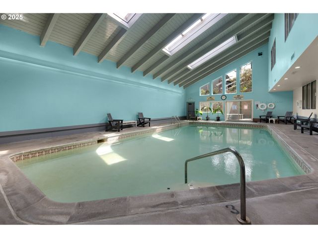 353 N BREAKER POINT Dr, Cannon Beach, OR 97110