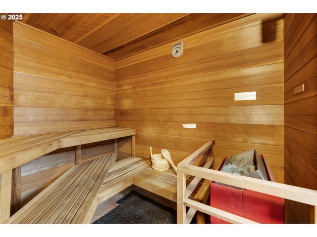 353 N BREAKER POINT Dr, Cannon Beach, OR 97110