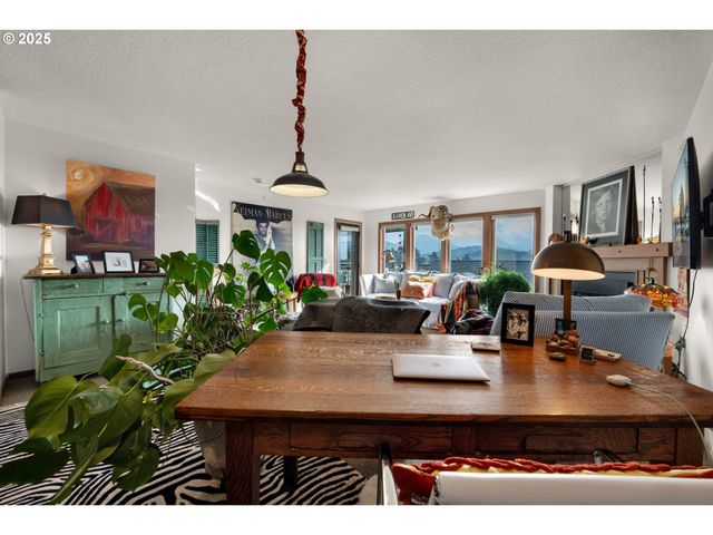 353 N BREAKER POINT Dr, Cannon Beach, OR 97110