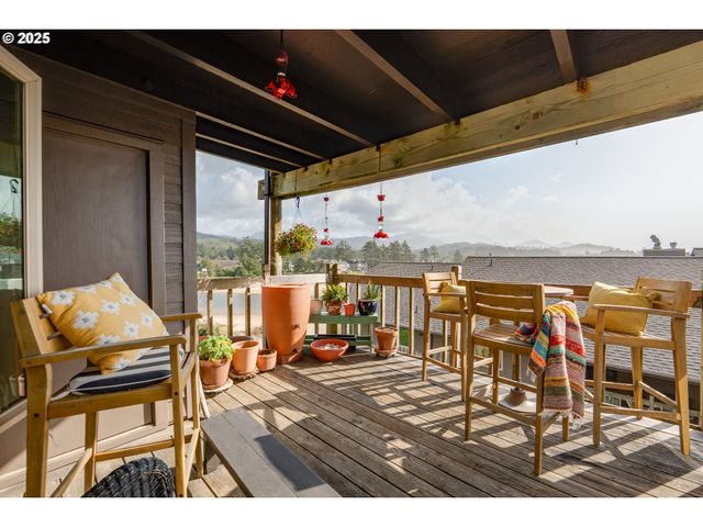 353 N BREAKER POINT Dr, Cannon Beach, OR 97110