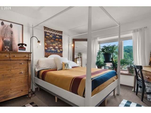 353 N BREAKER POINT Dr, Cannon Beach, OR 97110