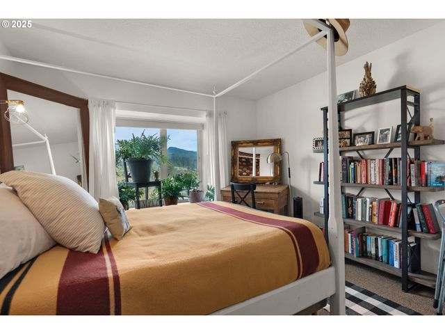 353 N BREAKER POINT Dr, Cannon Beach, OR 97110