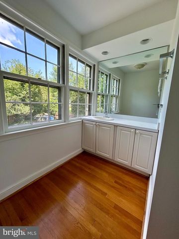 5100 UPTON ST NW, Washington, DC 20016