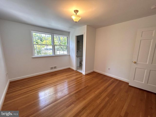5100 UPTON ST NW, Washington, DC 20016