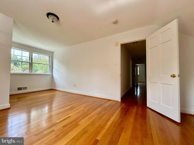 5100 UPTON ST NW, Washington, DC 20016