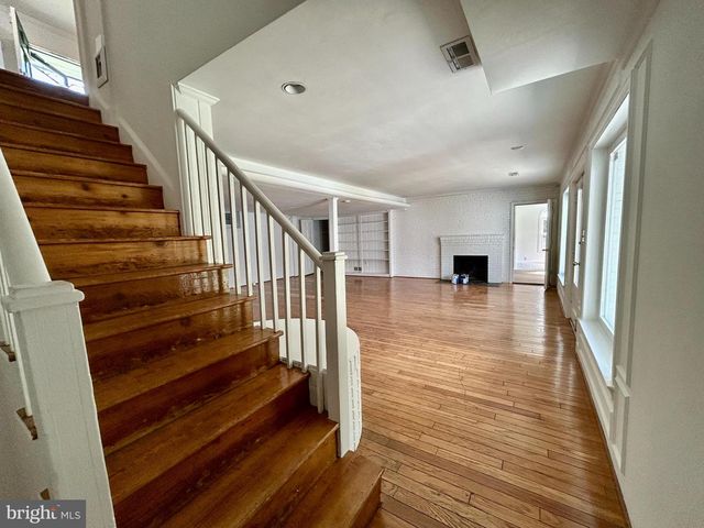 5100 UPTON ST NW, Washington, DC 20016