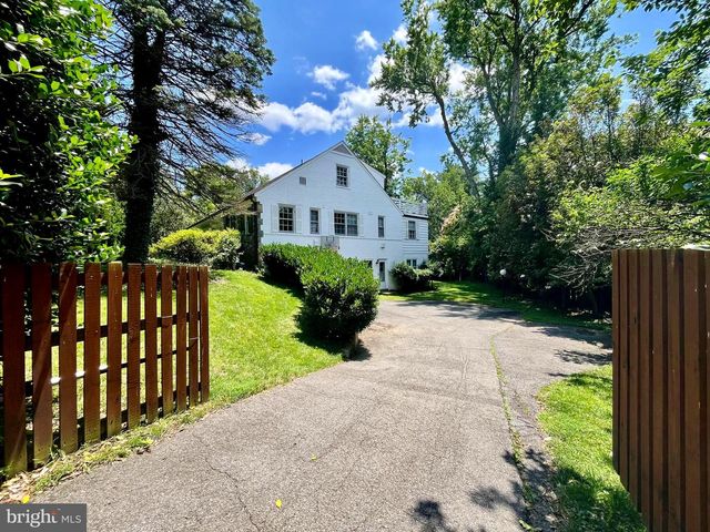 5100 UPTON ST NW, Washington, DC 20016