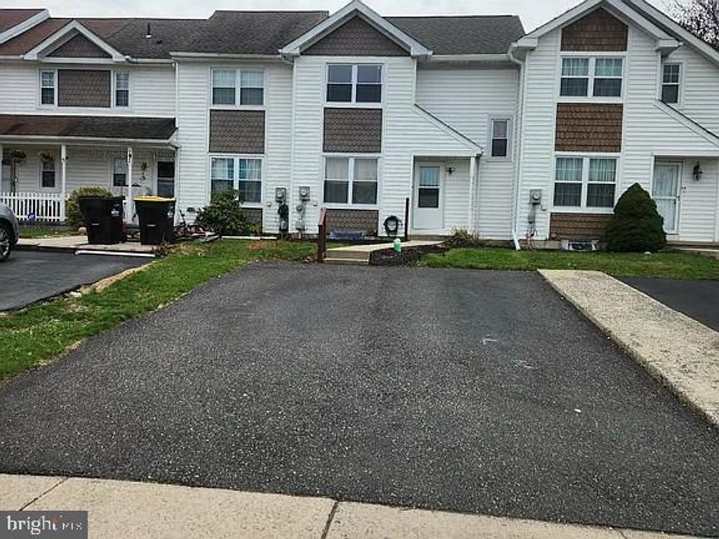 2730 JEAN DR, Hatfield, PA 19440