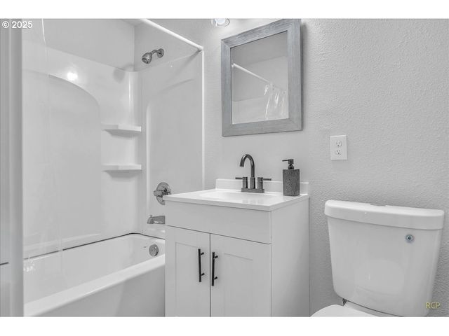 8125 Se 52ND Ave, Portland, OR 97206