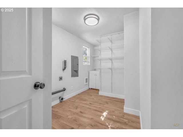 8125 Se 52ND Ave, Portland, OR 97206