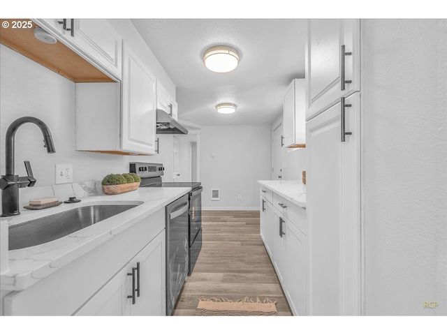 8125 Se 52ND Ave, Portland, OR 97206