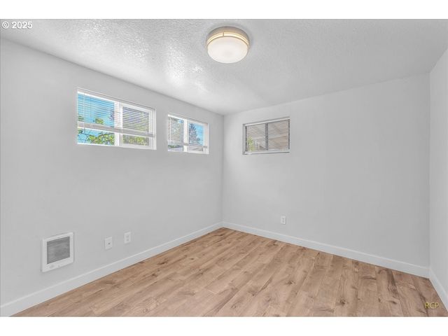 8125 Se 52ND Ave, Portland, OR 97206