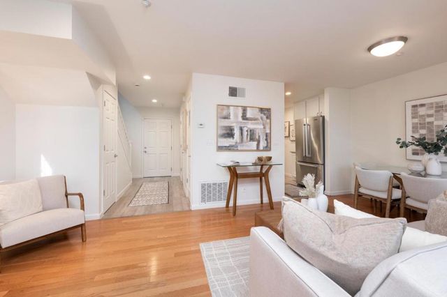 358 N El Camino Real 13, San Mateo, CA 94401