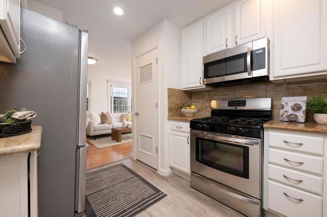 358 N El Camino Real 13, San Mateo, CA 94401