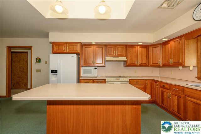 3231 Fairland Drive, North Whitehall Twp, PA 18078