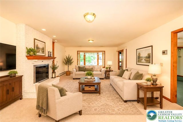 3231 Fairland Drive, North Whitehall Twp, PA 18078