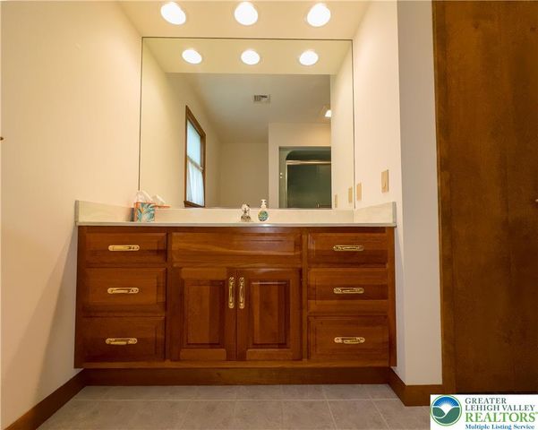 3231 Fairland Drive, North Whitehall Twp, PA 18078