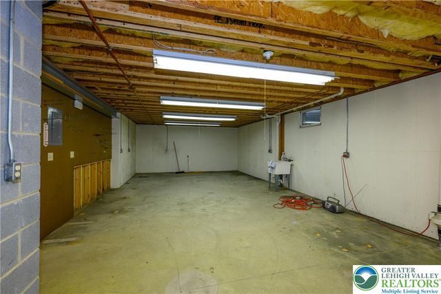 3231 Fairland Drive, North Whitehall Twp, PA 18078