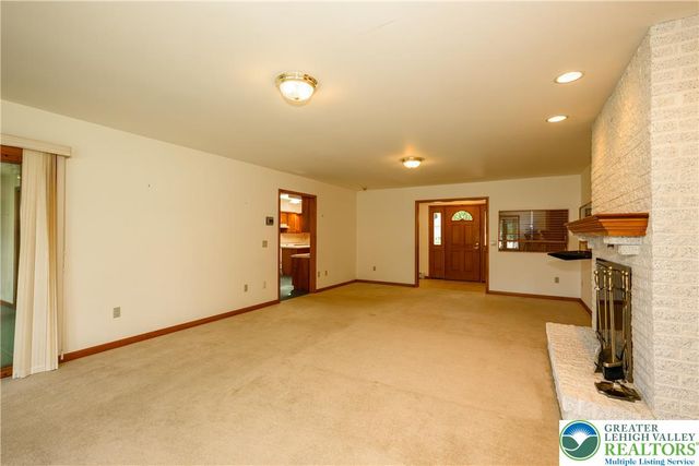 3231 Fairland Drive, North Whitehall Twp, PA 18078