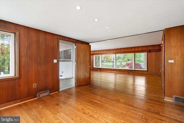 6783 CHAPEL RD, New Hope, PA 18938