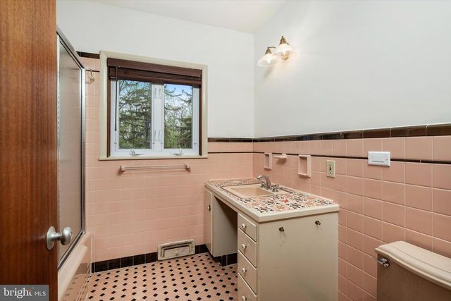 6783 CHAPEL RD, New Hope, PA 18938