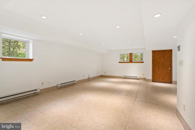6783 CHAPEL RD, New Hope, PA 18938