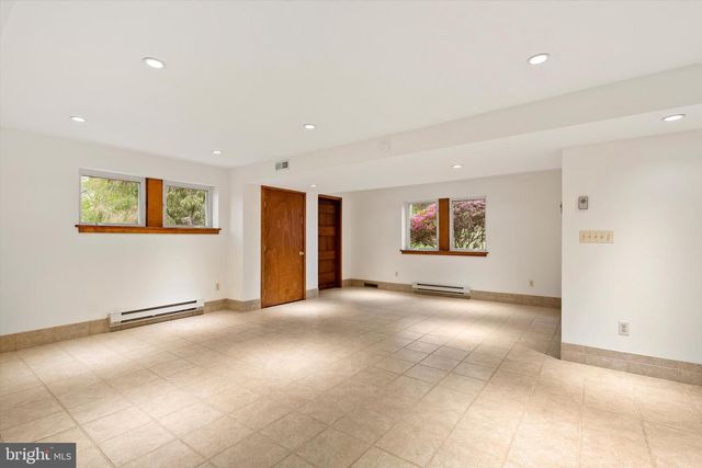 6783 CHAPEL RD, New Hope, PA 18938