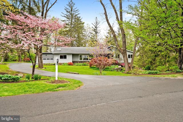 6783 CHAPEL RD, New Hope, PA 18938