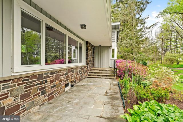6783 CHAPEL RD, New Hope, PA 18938