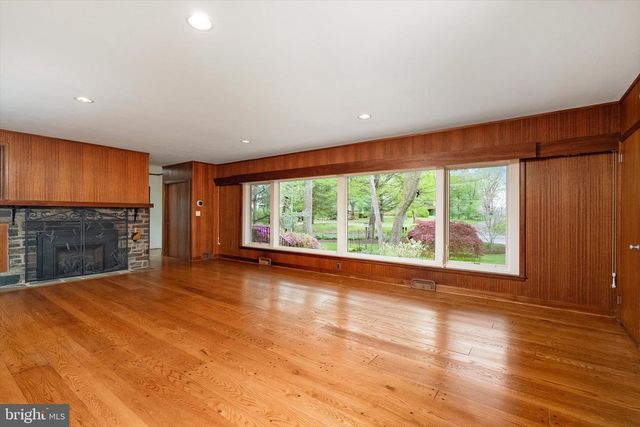 6783 CHAPEL RD, New Hope, PA 18938