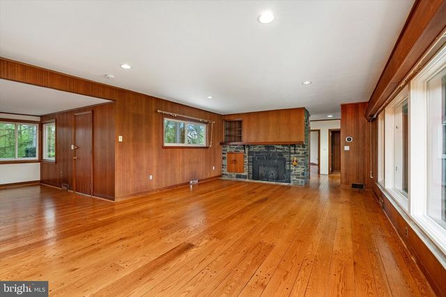 6783 CHAPEL RD, New Hope, PA 18938