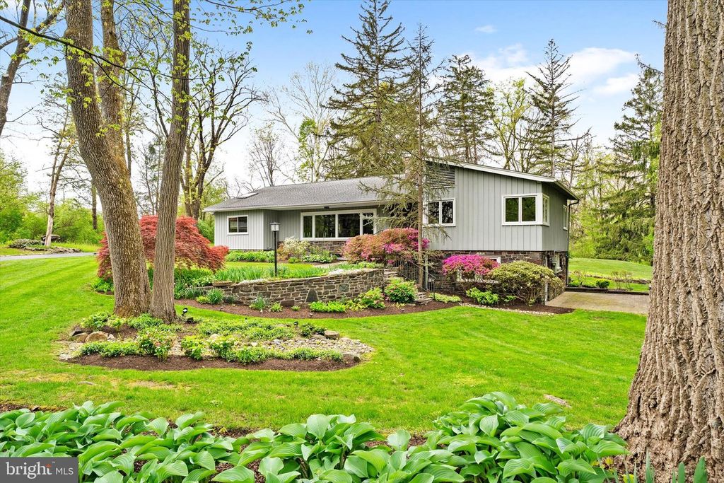 6783 CHAPEL RD, New Hope, PA 18938