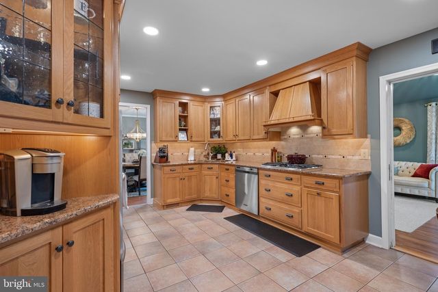 13 DEERFIELD LN, Sewell, NJ 08080