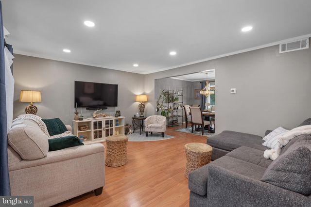 13 DEERFIELD LN, Sewell, NJ 08080