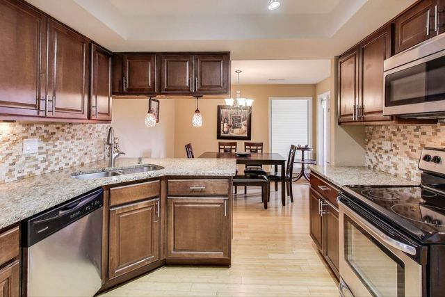 1847 Tanglewood Drive 2B, Glenview, IL 60025