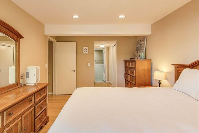 1847 Tanglewood Drive 2B, Glenview, IL 60025