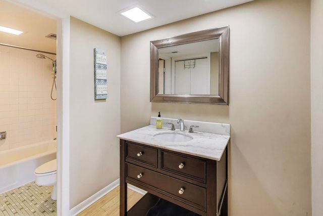 1847 Tanglewood Drive 2B, Glenview, IL 60025