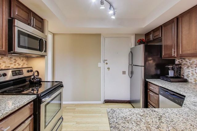 1847 Tanglewood Drive 2B, Glenview, IL 60025