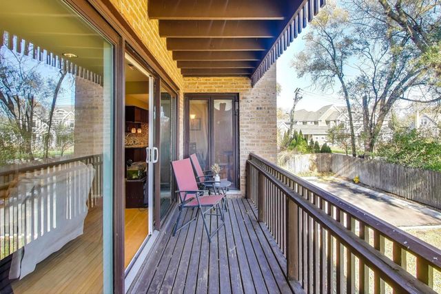 1847 Tanglewood Drive 2B, Glenview, IL 60025