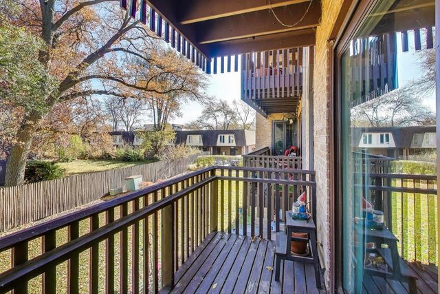 1847 Tanglewood Drive 2B, Glenview, IL 60025