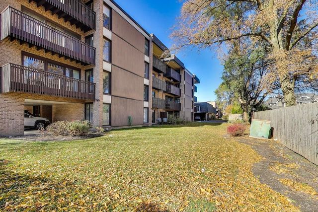 1847 Tanglewood Drive 2B, Glenview, IL 60025