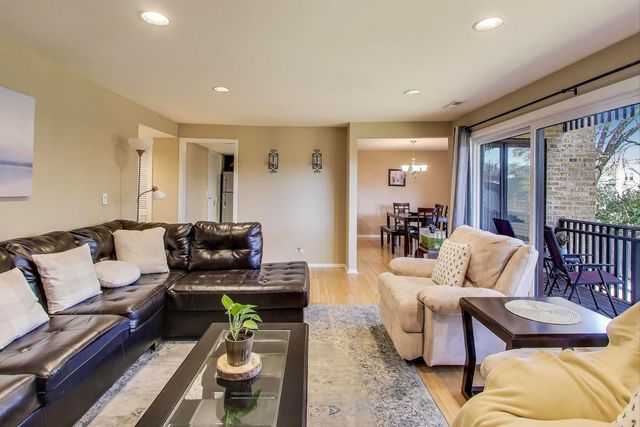 1847 Tanglewood Drive 2B, Glenview, IL 60025