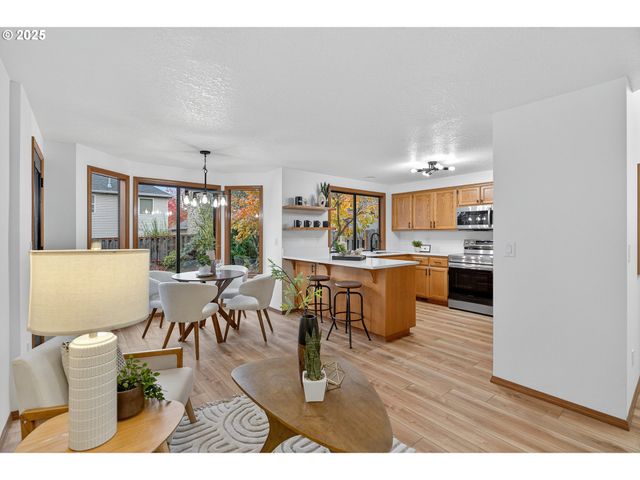 16629 Nw CHARLAIS St, Beaverton, OR 97006