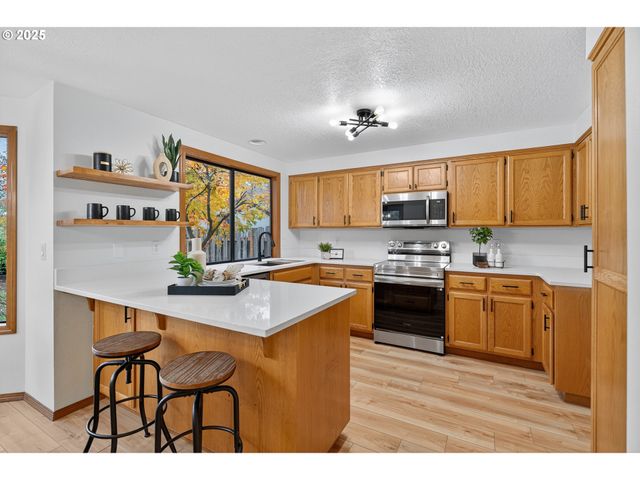 16629 Nw CHARLAIS St, Beaverton, OR 97006