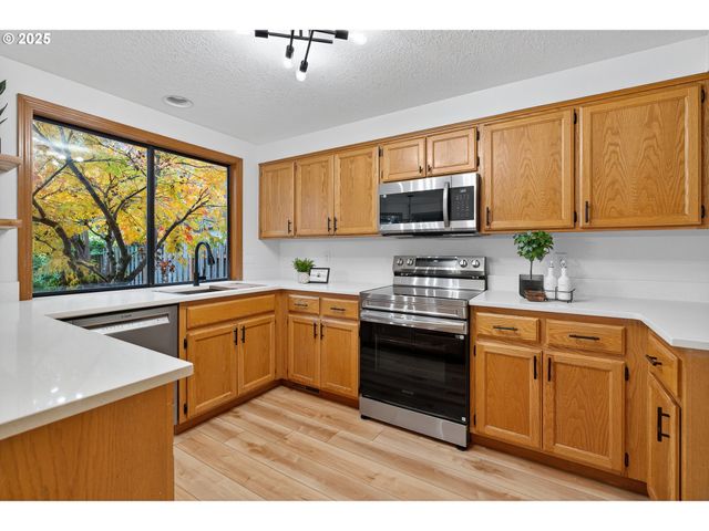 16629 Nw CHARLAIS St, Beaverton, OR 97006