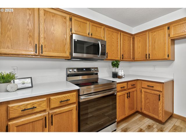 16629 Nw CHARLAIS St, Beaverton, OR 97006