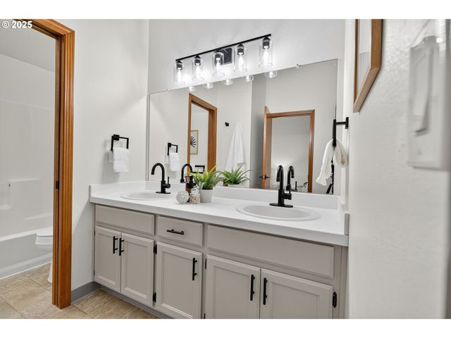 16629 Nw CHARLAIS St, Beaverton, OR 97006