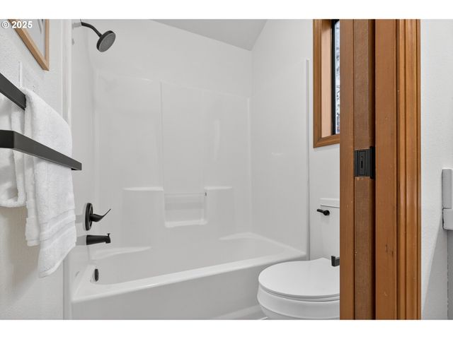 16629 Nw CHARLAIS St, Beaverton, OR 97006